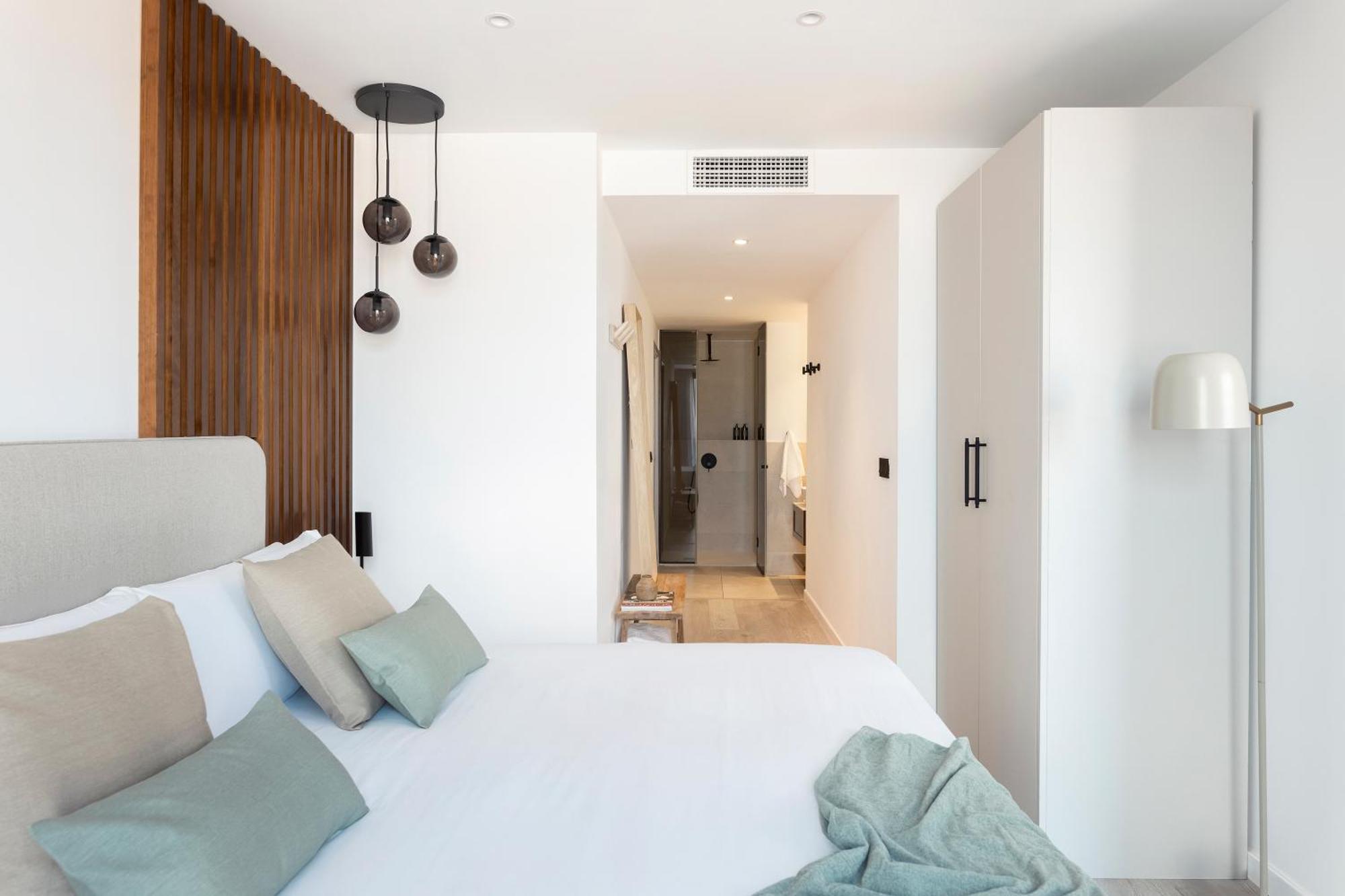 Apartamento con 2 dormitorios y balcón