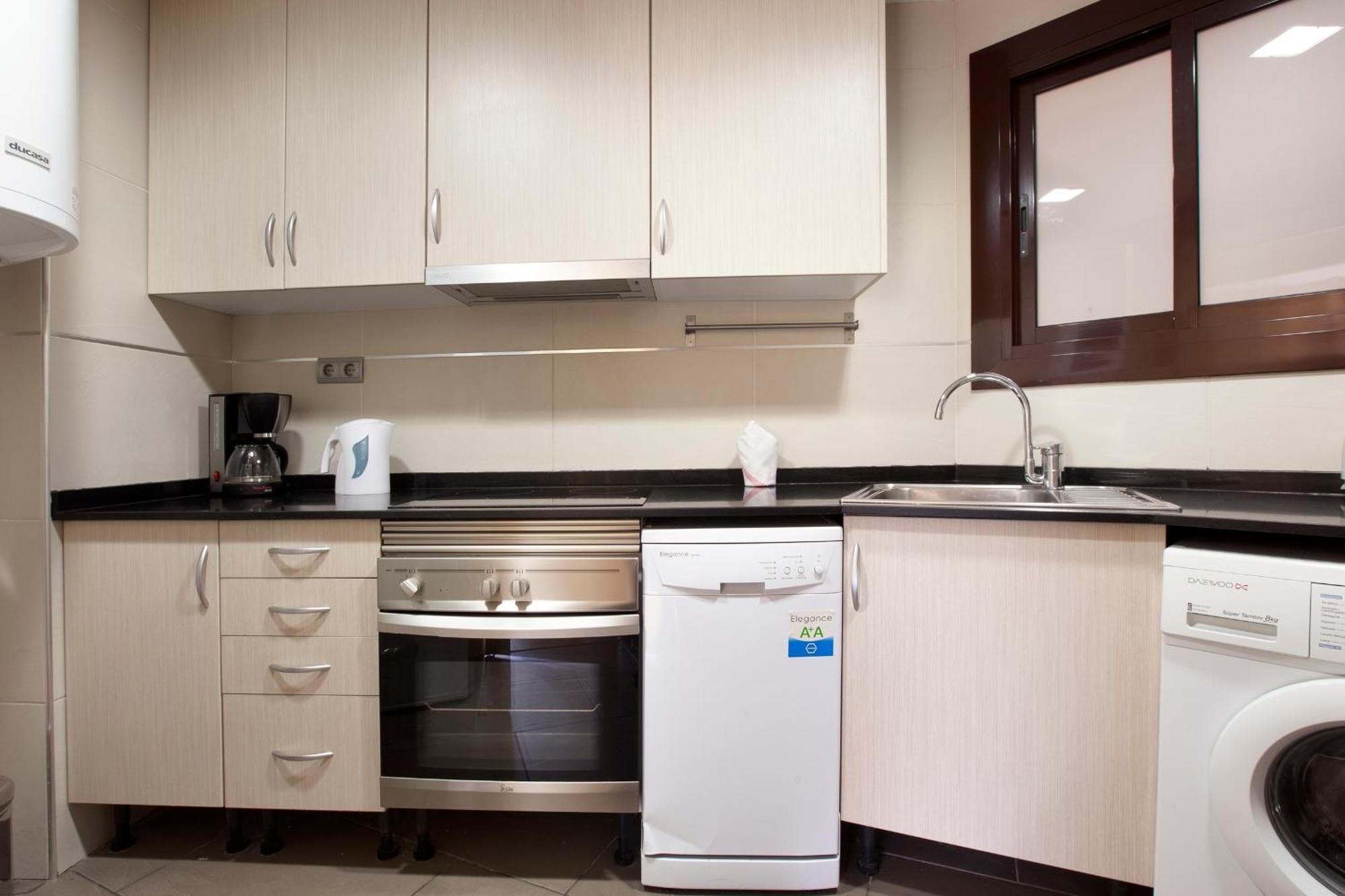 Three-Bedroom Apartment with Sagrada Familia View,1592060390:JPEG