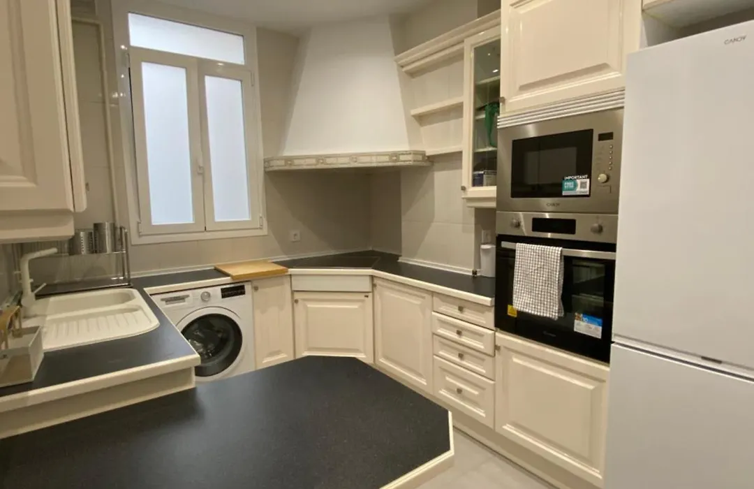Santa Engracia Street, Private rooms-1
