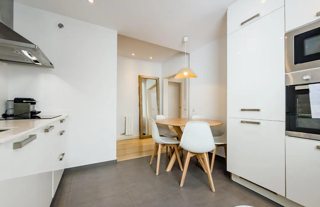 Four Petals Barcelona Boutique Apartments-1
