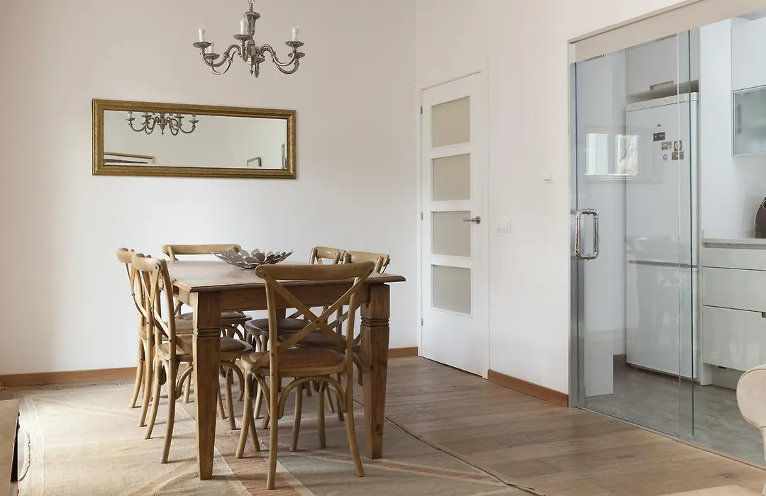 Akira Flats Roger De Flor Chic Apartment-1