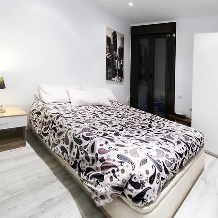 Roger De Lluria Design Apartment-3