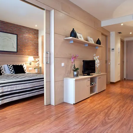 Serennia Cest Apartamentos Arc de Triomf-3
