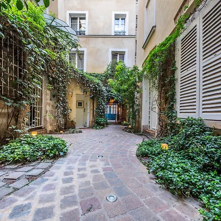 Les Patios Du Marais 1-2