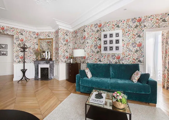 Le Beau Marais - Luxury Apartments, Air Cond, Lift