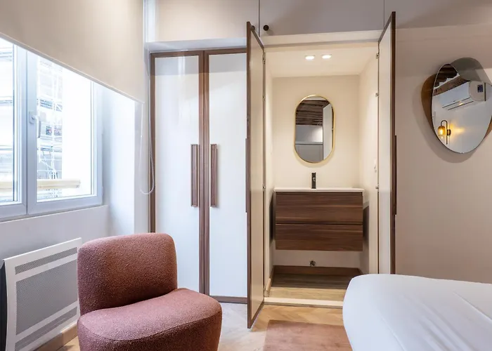 Holidaysinparis - Bourg Tibourg